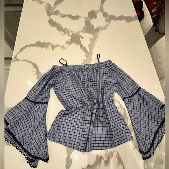 NWT Doe & Rae blue sleeve flare top. Size L - Picture 8 of 10